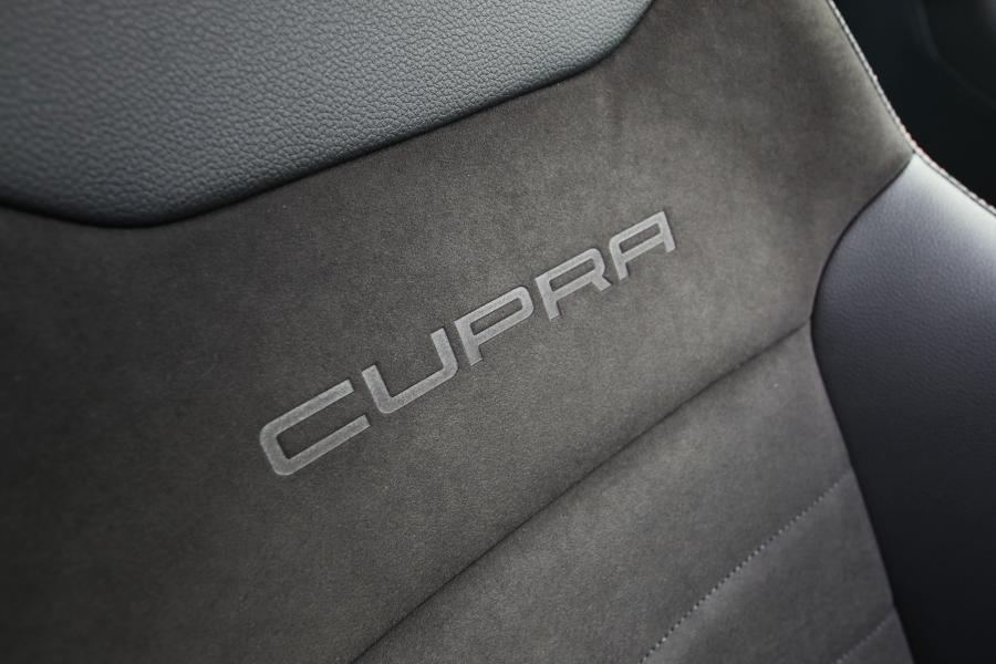 Детали интерьера Cupra Ateca 2018 года  (UK) (фото 18 из 41)